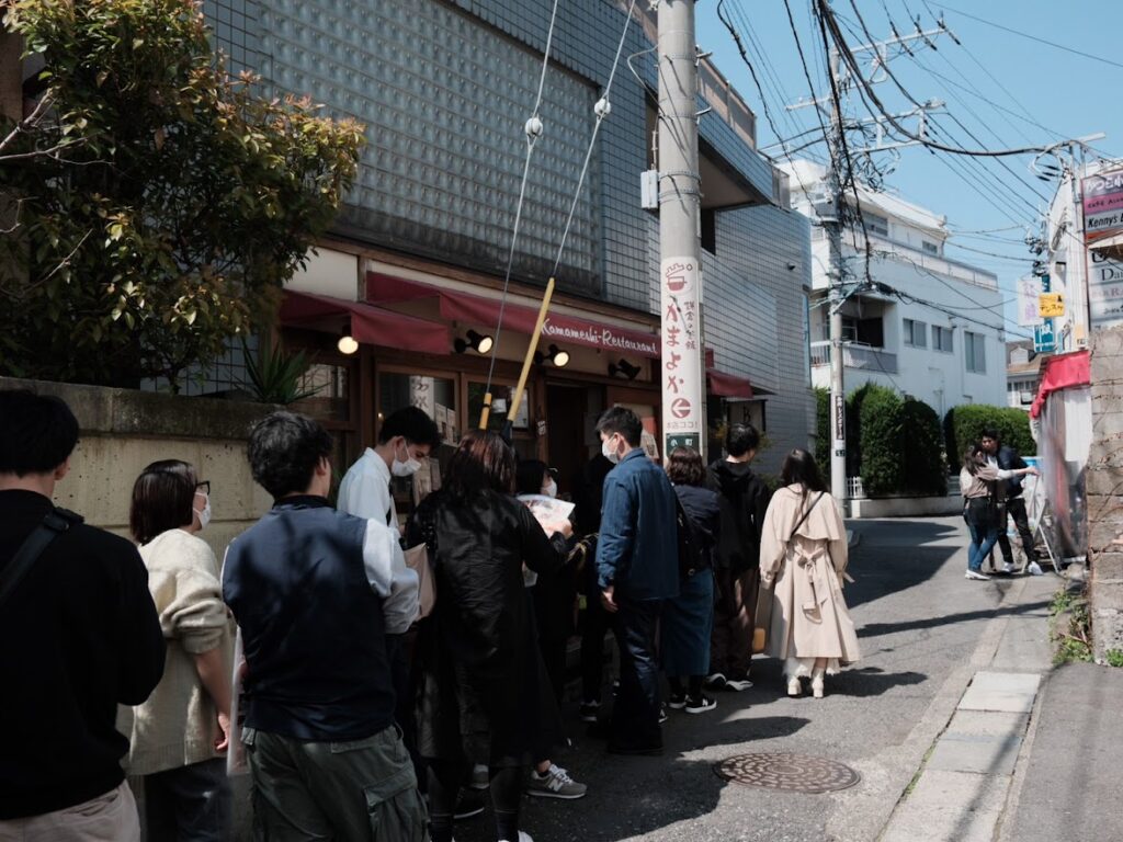 中午時候的鎌倉釜飯 Kamakura Pot Rice Kamayoka排隊人潮