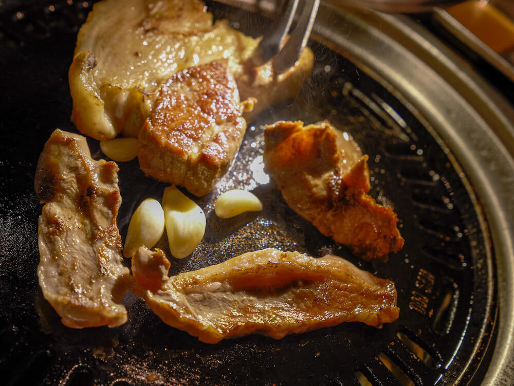台中韓式燒肉 燒肉滋滋ZiZi  烤伊比利豬梅花 蒜頭